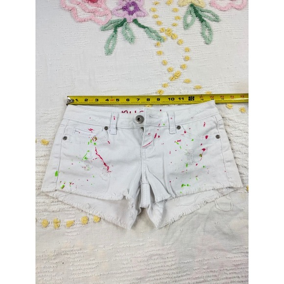 Rue21 White Denim Shorts Paint Splatter Distressed Frayed Raw Hem Casual 01 - Picture 4 of 7